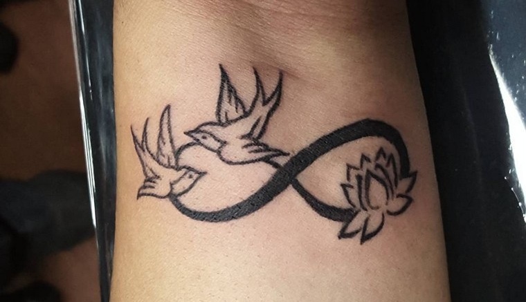 tatouage infini tatouage oiseau tatouage nénuphar 