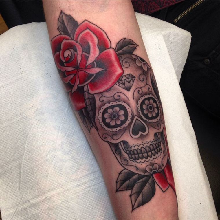 tatouage tete de mort mexicaine-noire-roses-rouges