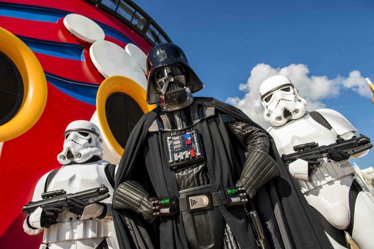 anniversaire-Disneyland-avec-heros-Star-Wars