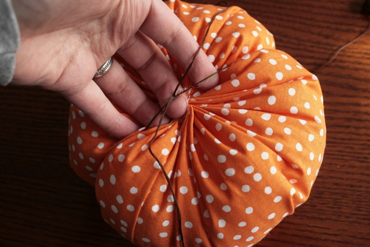 comment faire une citrouille pour halloween tissu-fil-aiguille