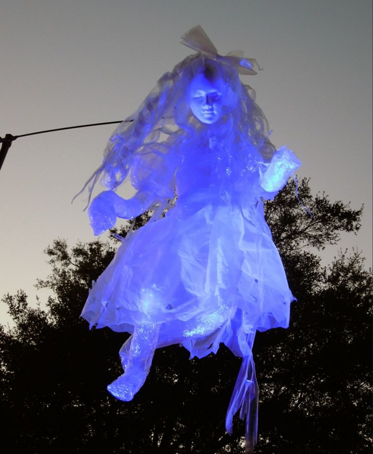 décoration pour halloween ange-sac-poubelle-eclaire-bleu