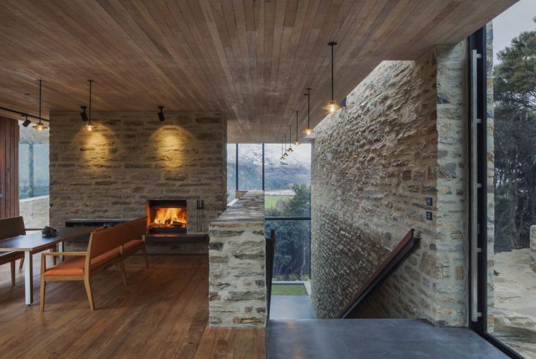 maison-moderne-en-pierre-parquet-bois-baie-vitree