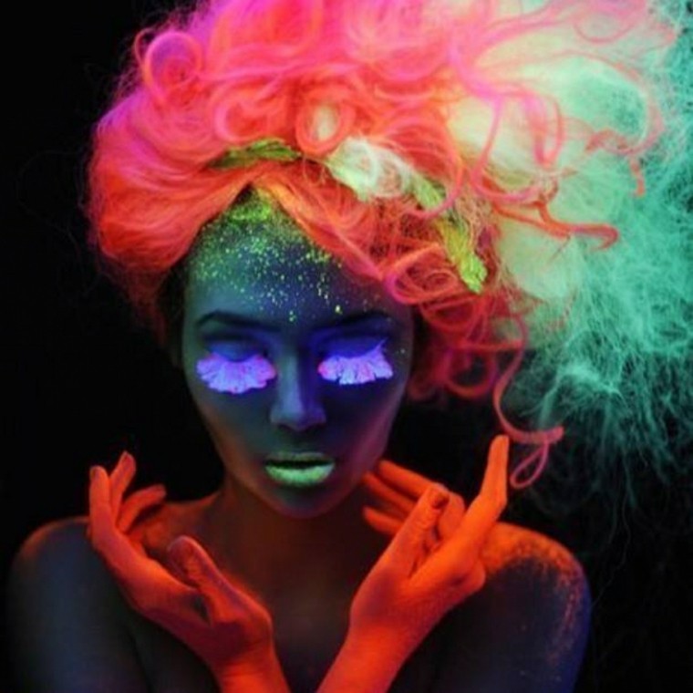 maquillage fluo longs-cils-perruque-couleurs-fluo