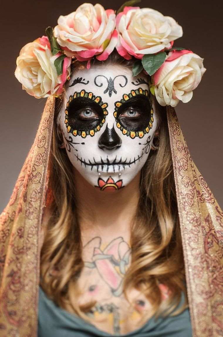 maquillage halloween femme simple tete-de-mort-feminine