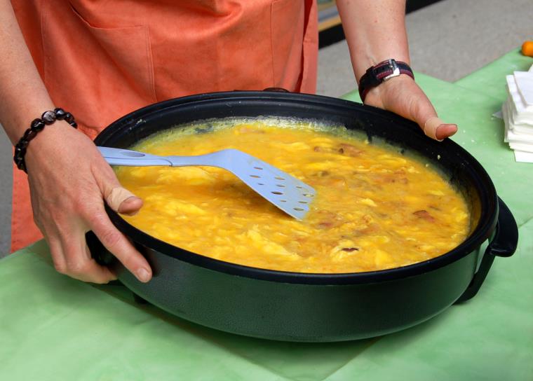 oeuf d'autruche oeufs-omelette-grande-plat