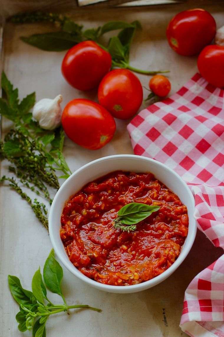 sauce-marinara-recette-facile-avec-de-la-mozzarella