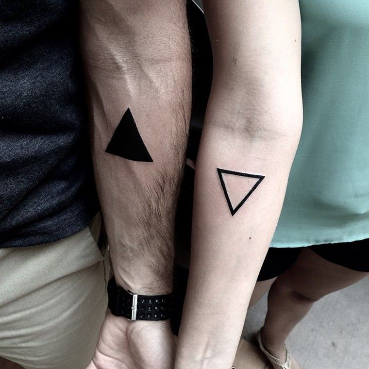 tatouage géométrique tatouage triangle tatouage couple