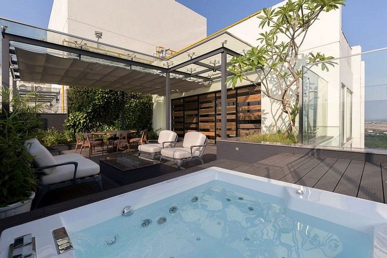 terrasse-toit-ville-amenager-idee-deco-piscine