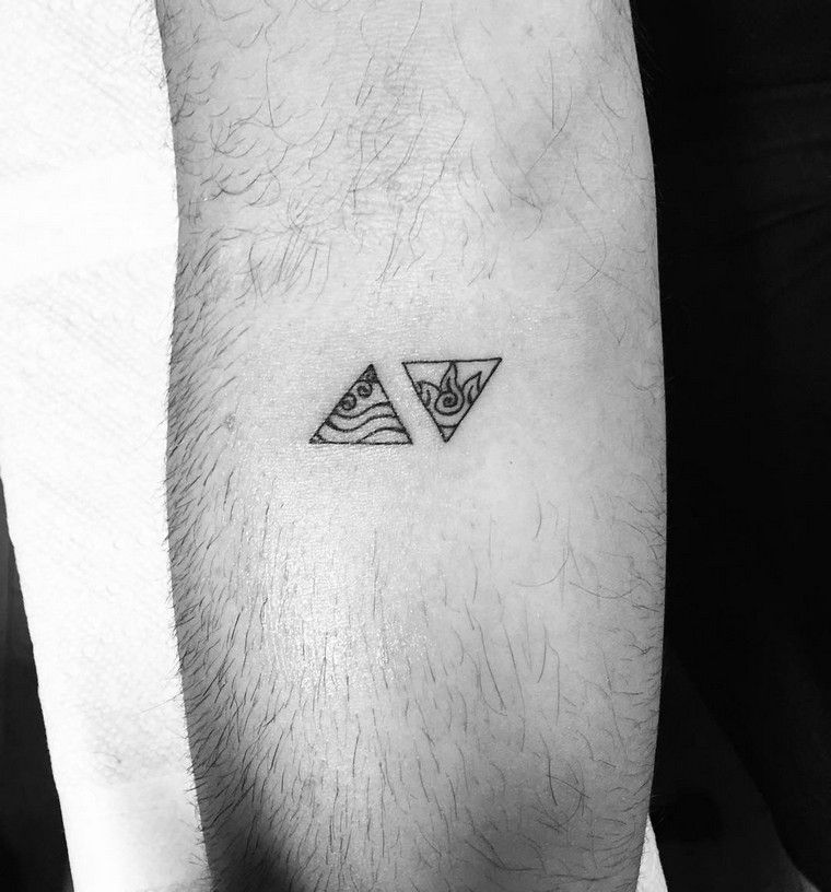 triangle-tatouage-geometrique-bras-homme