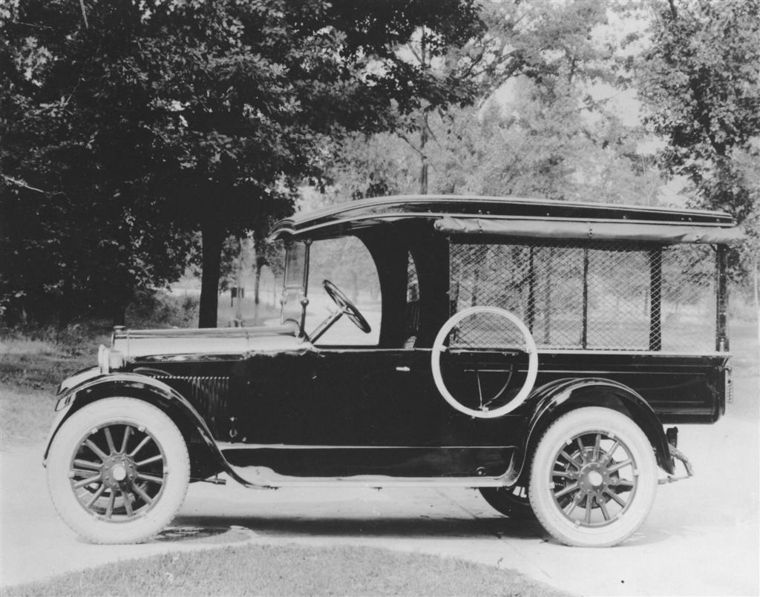 Dodge-freres-Screenside-Truck-1924