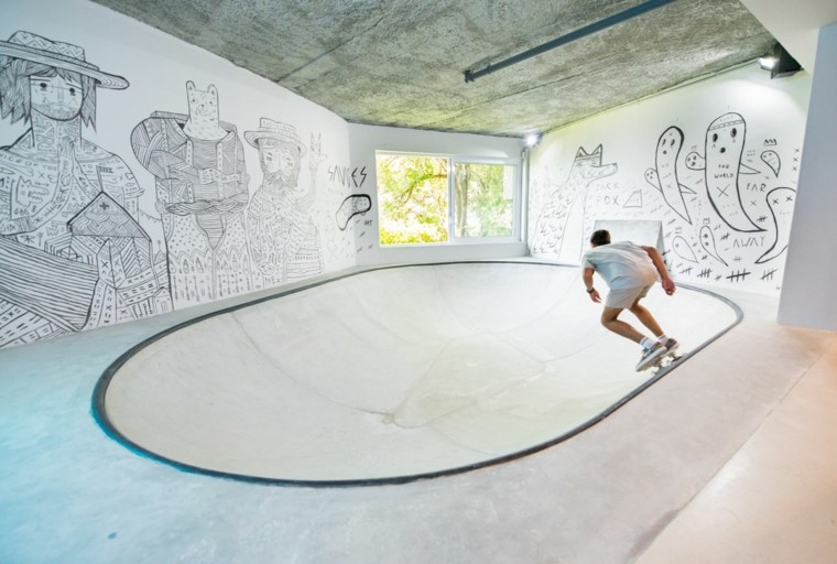 appart cape-town-avec-skatepark-inhouse-urban-man-cave-skateboardeur-action