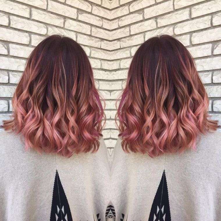 balayage-cheveux-rose-or-coiffure-ondulation