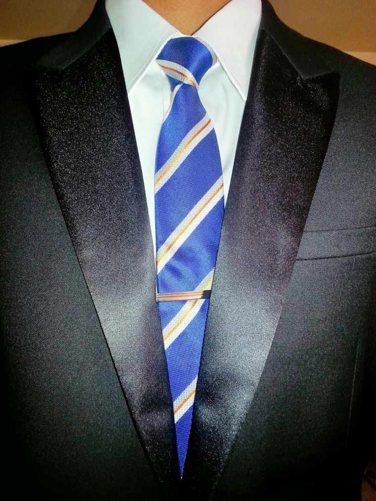 comment nouer une cravate bleu 