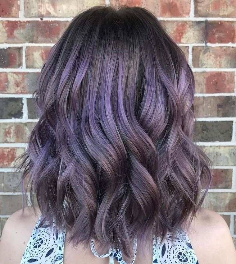 couleur balayage cheveux-violet-idee-cheveux-mi-long