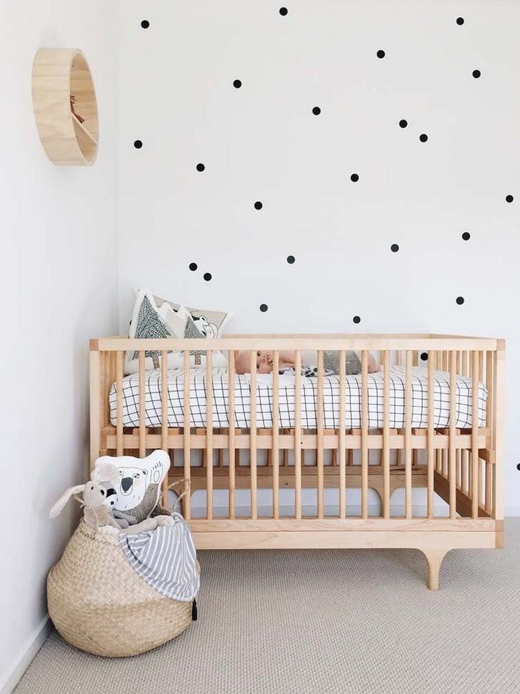 Déco chambre bébé fille déco scandinave noir et blanc lit bois bébé