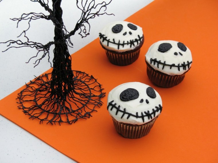 gateaux halloween cupcakes-jack-squelette