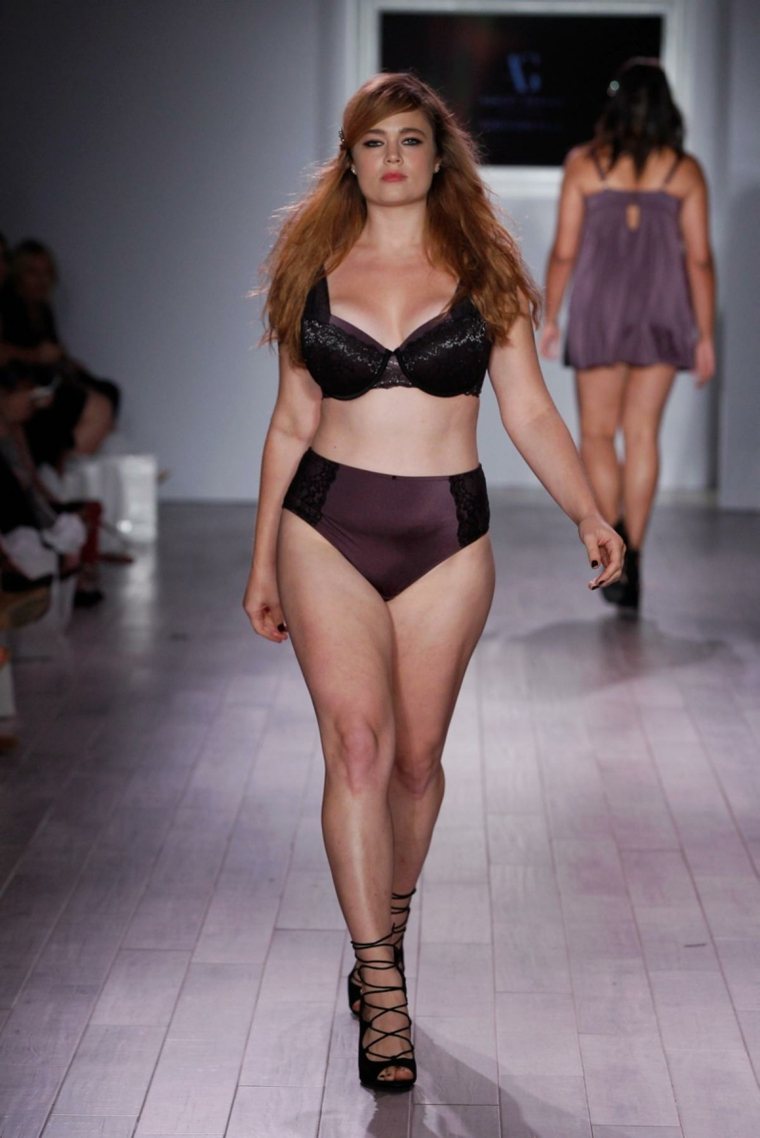 grande taille femme fashion-week-new-york-ashley-graham-lingerie-collection