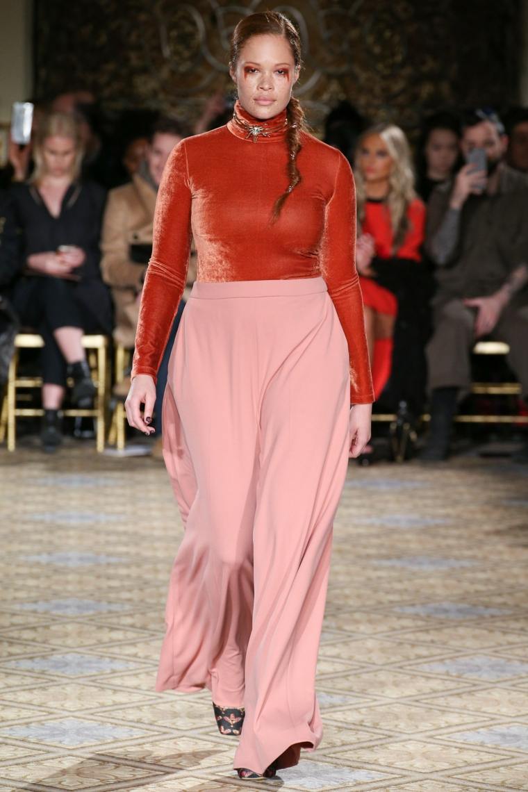 grande taille femme fashion-week-new-york-pantalon-rose-top-rouge