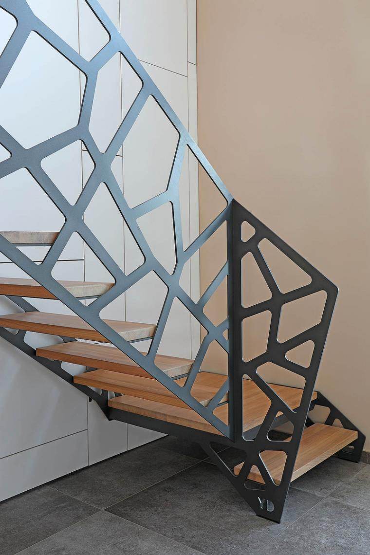 interieur-moderne-escalier-balustres