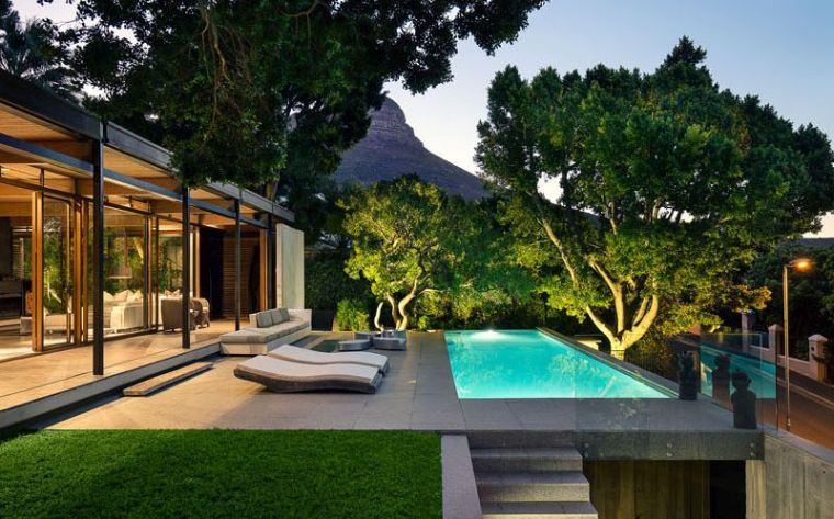 renovation-maison-exterieur-idee-terrasse-piscine-design-moderne