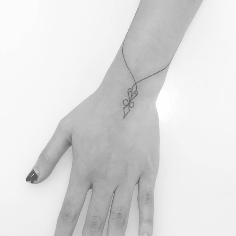 tatouage bracelet fin-femme