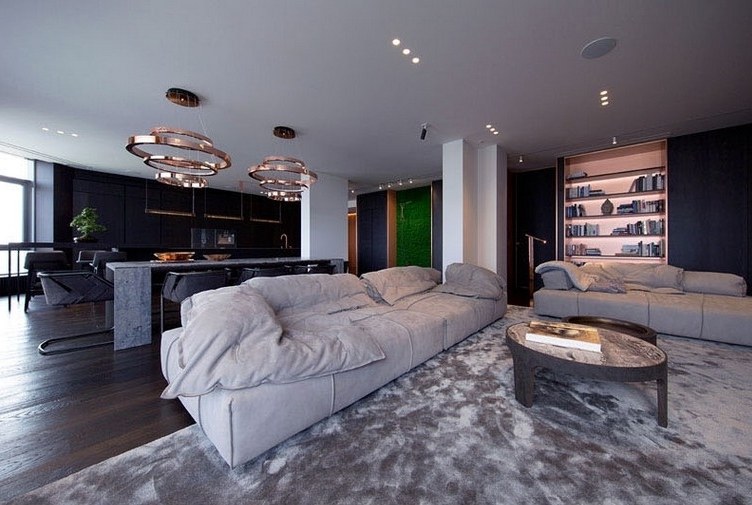 appartement rénové kiev salon design déco cuivre accents tapis sol gris