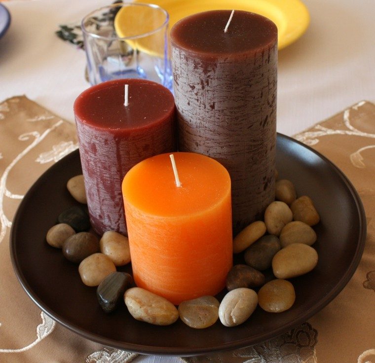 table déco automne bougies centre table déco cailloux
