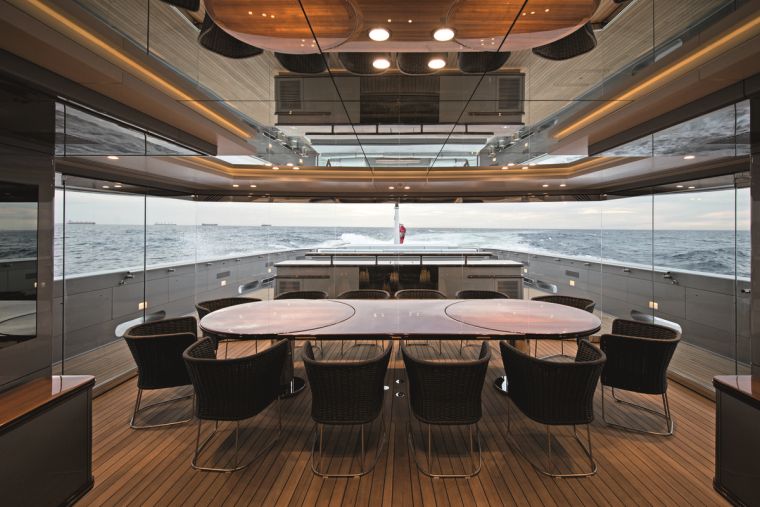 intérieur yacht de luxe salle-a-manger-table