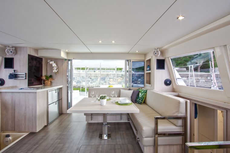 intérieur yacht de luxe photo-cuisine-coin-repas