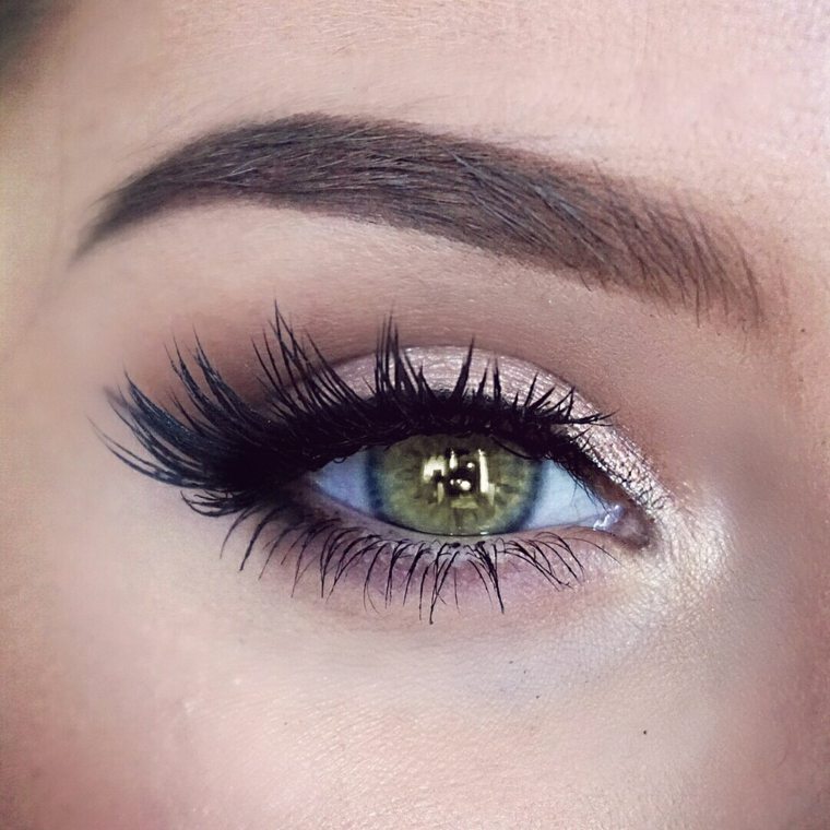 maquillage yeux verts rose