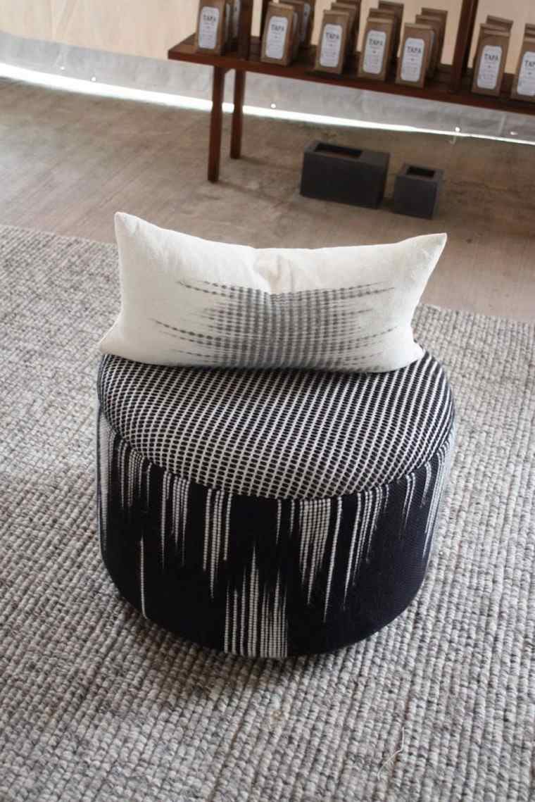 design organique pouf salon coussins tapis sol
