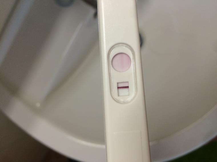 test-de-grossesse-negatif-femme