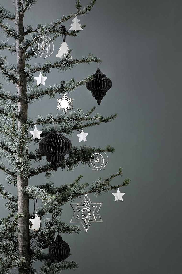 Déco sapin de Noël noir blanc scandinave