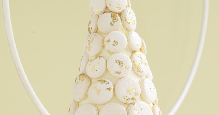 deco-reveillon-nouvel-an-dessert-original-macarons-dores