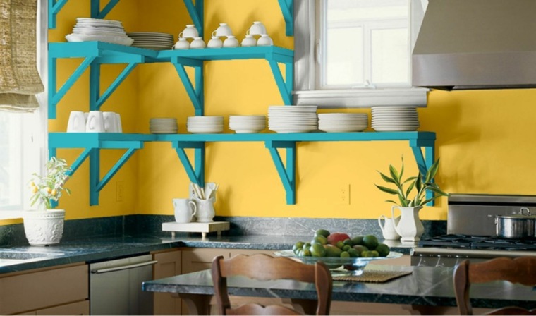 petite cuisine équipée jaune-vs-grande-cuisine-peinte-jaune
