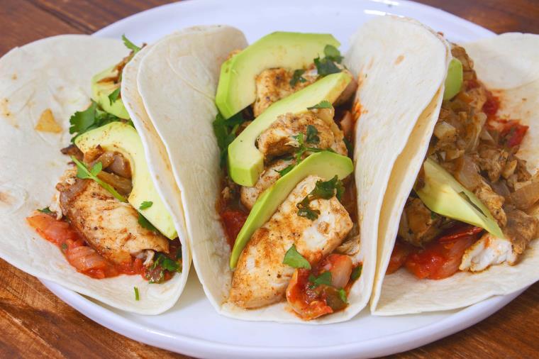 plat-cuisine-mexicaine-tacos-poisson