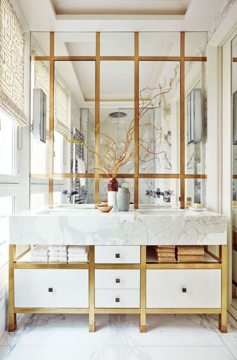 salle-de-bain-de-luxe-deco-style-glamour-touche-or-meuble-miroir