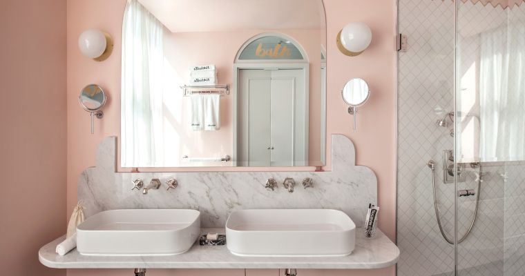 salle-de-bain-luxe-deco-marbre-style-glamour-peinture-rose