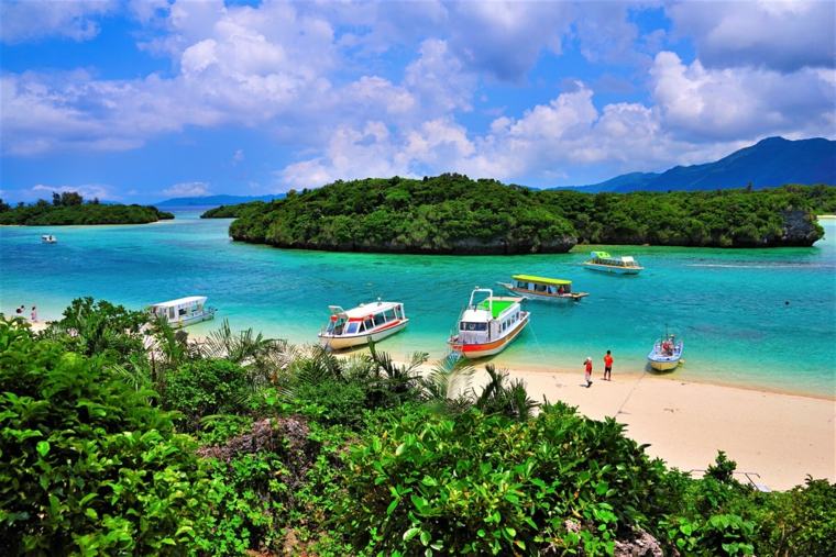Okinawa-ile-plages-sable-fin-Japon