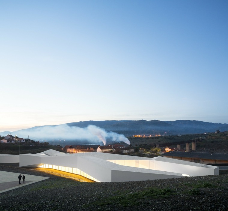 architecture contemporaine High-Performance-Rowing-Center-image-Fernando-Guerra-Sergio-Guerra