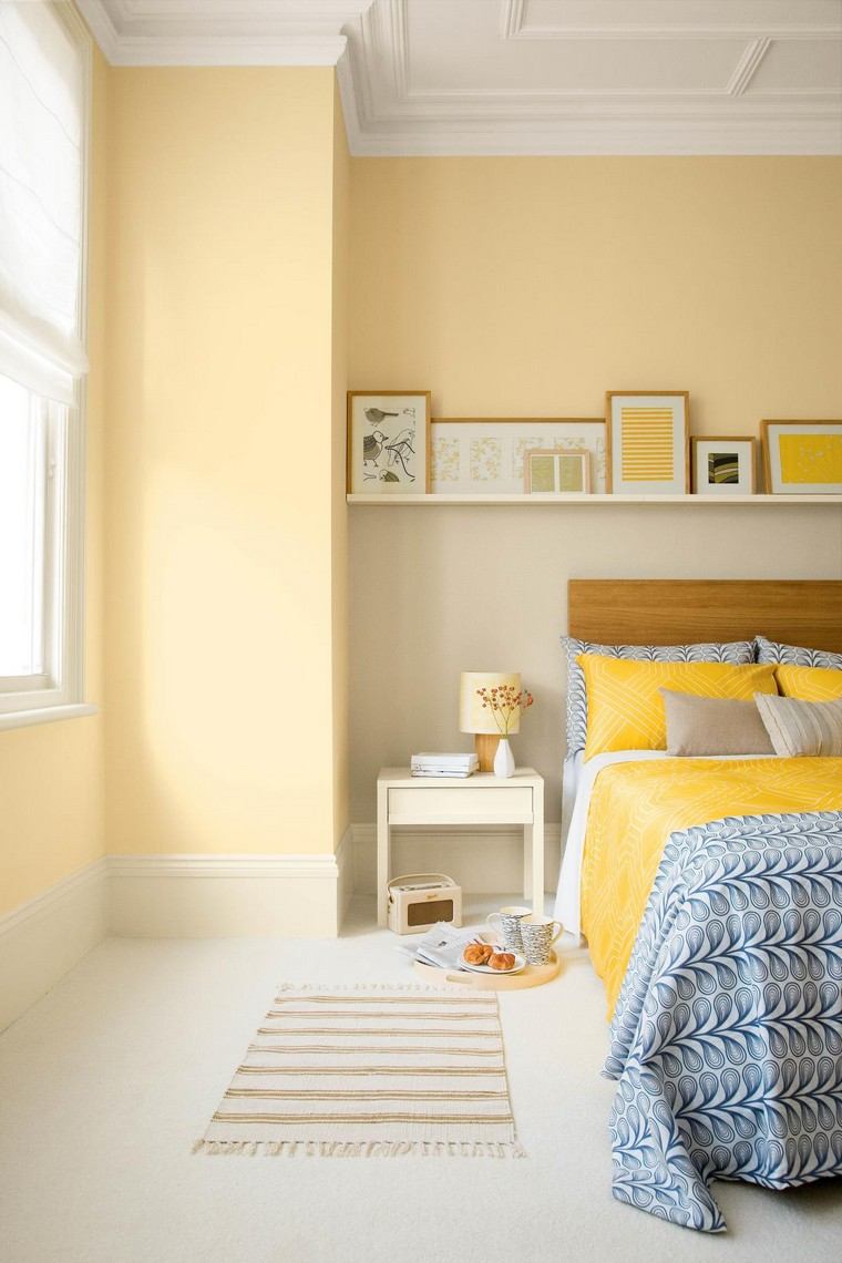 déco chambre jaune idée mur étagère lit bois cadre