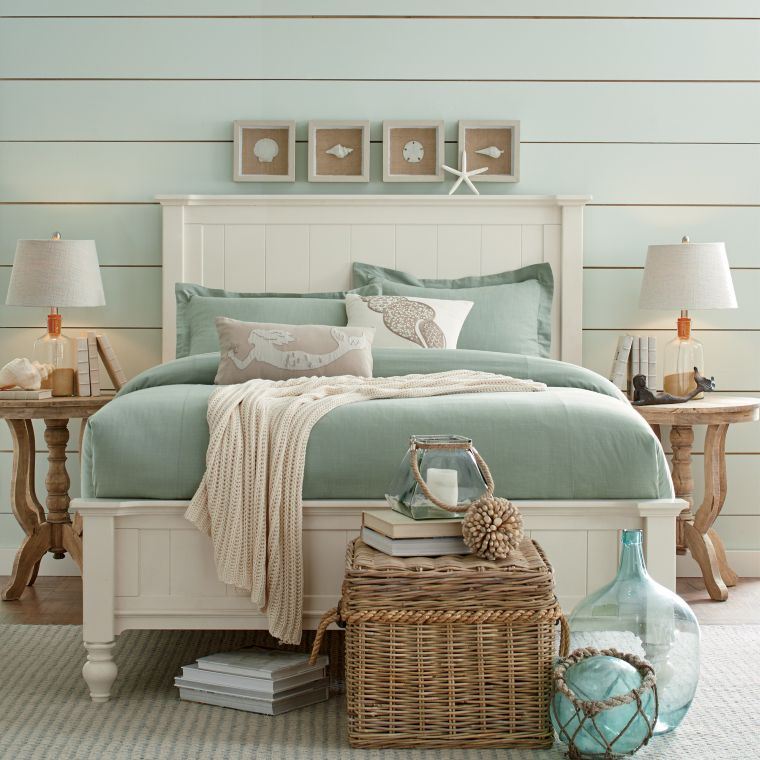 decoration-bord-de-mer-chambre-adulte-bleu-menthe-blanc-parement-bois