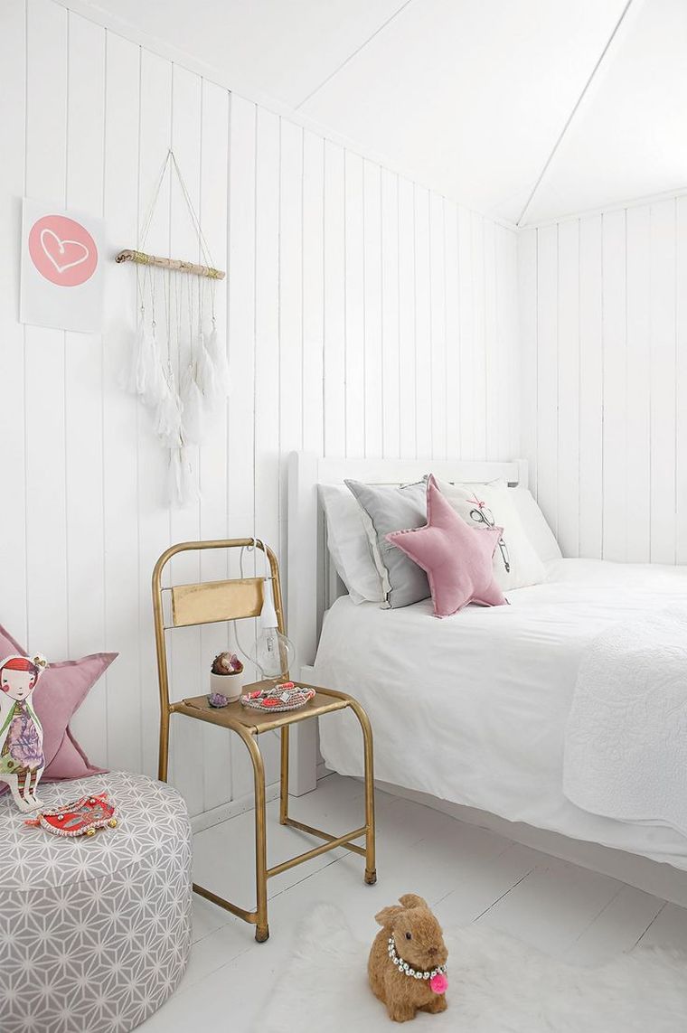 decoration-chambre-enfant-couleur-peinture-blanche-touches-rose