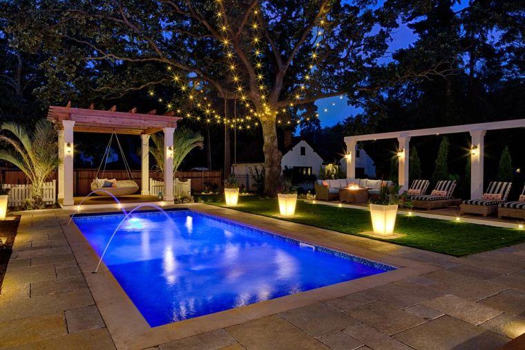 idee-eclairage-terrasse-piscine-guirlande-lumineuse-de-noel