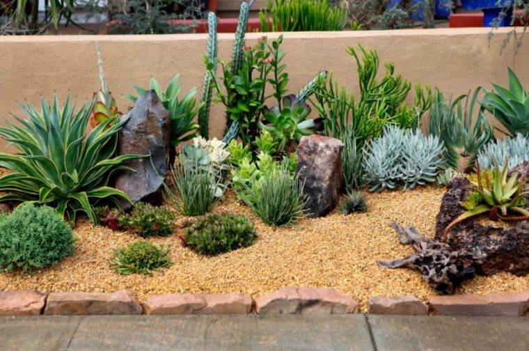 idee-jardin-de-rocaille-plantes-amenagement-paysager-gravier