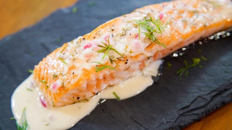 Recette saumon idee-plat-beurre-ail-poisson