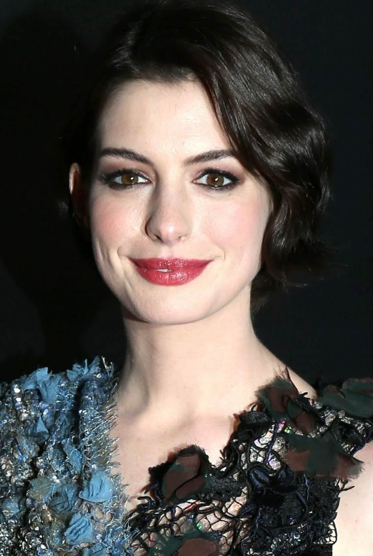maquillage yeux tombants anne-hathaway