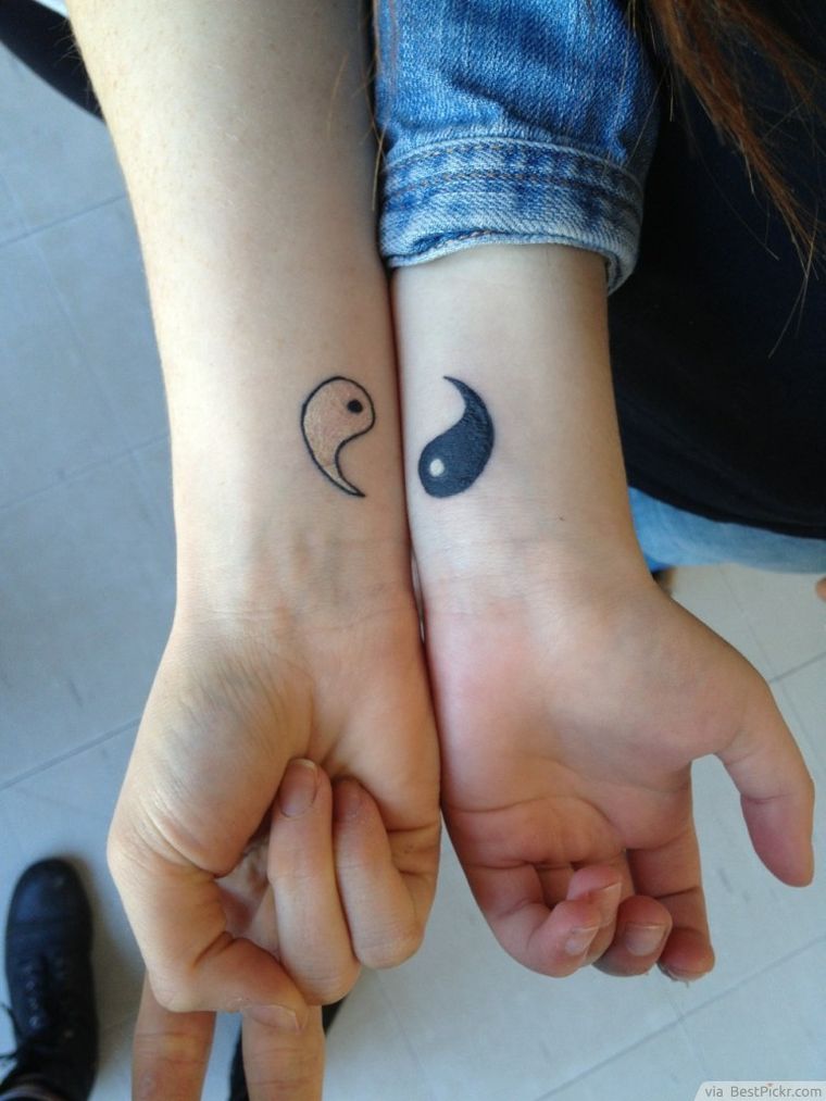 petit-tatouage-couple-idee-discrete-style-japonais
