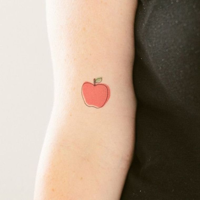 petit tatouage discret disney-pomme-bras-femme