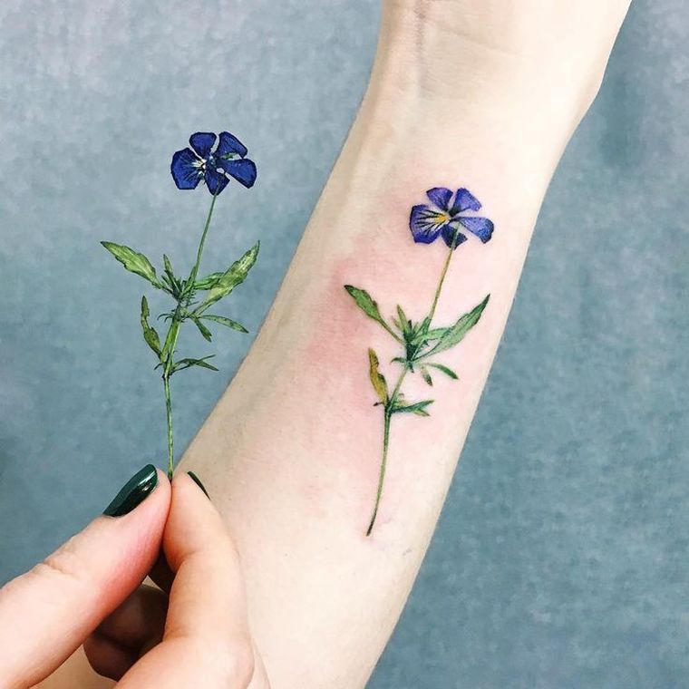 petit tatouage discret femme-fleurs